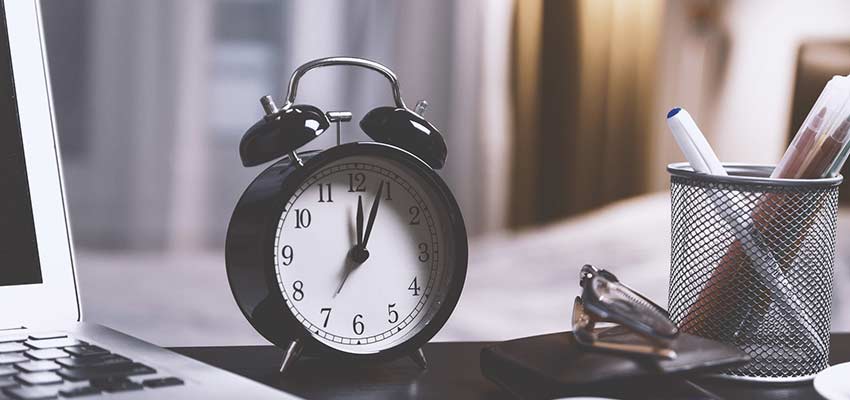 An alarm clock sitting on a desk